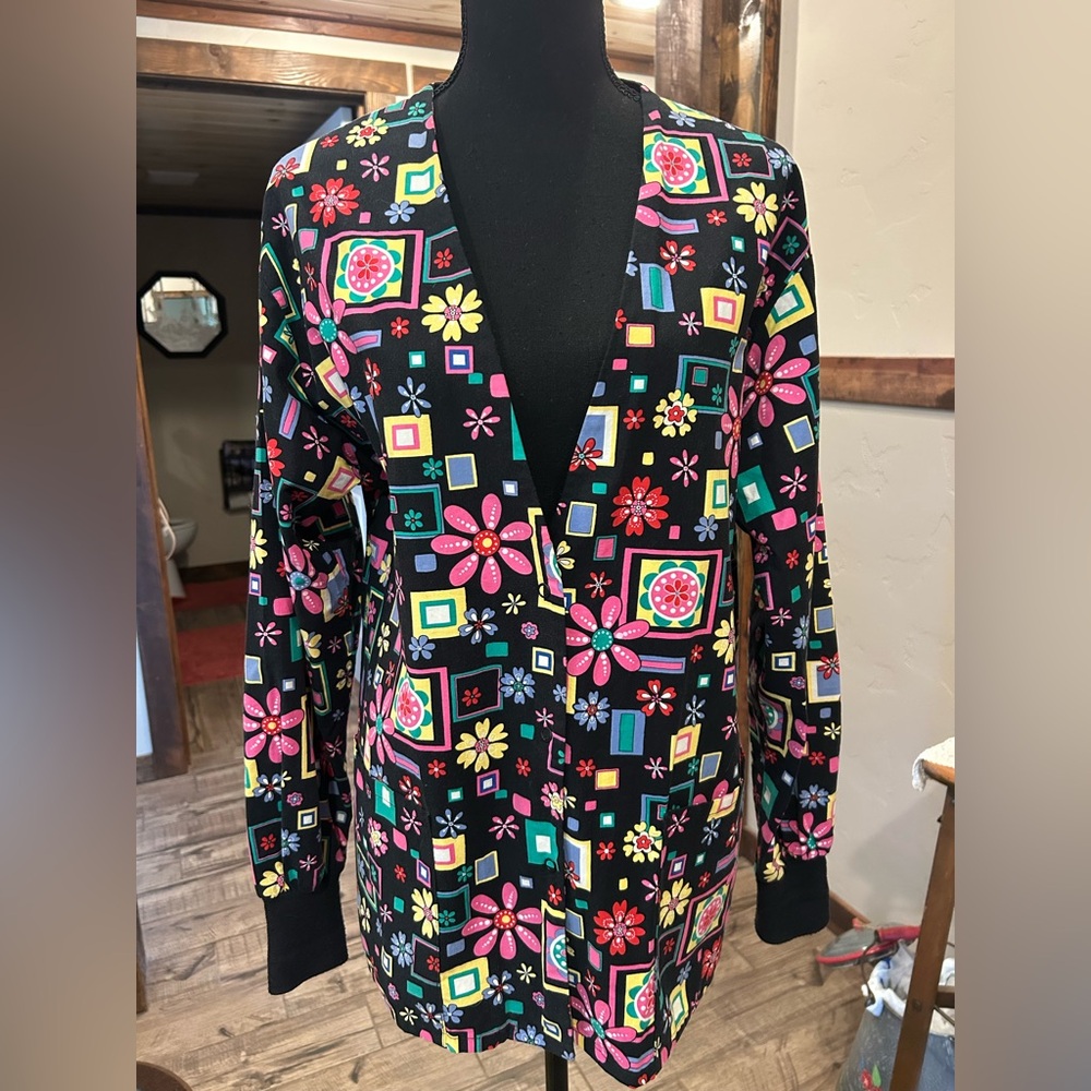 Vibrant Black Scrub Jacket with Geometric Patterns